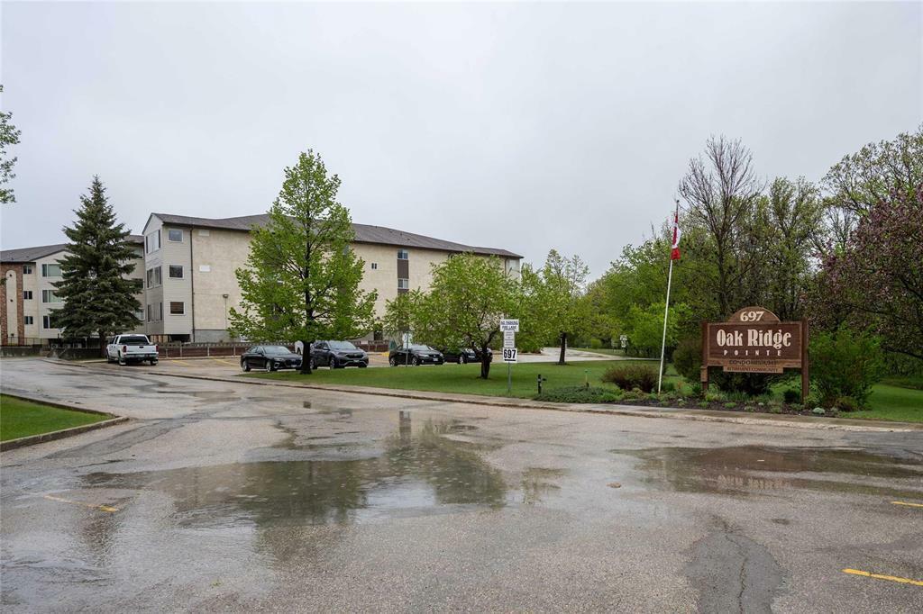 Photo de la propriété: 697 St Anne'S Road MB R2N 3Y8
