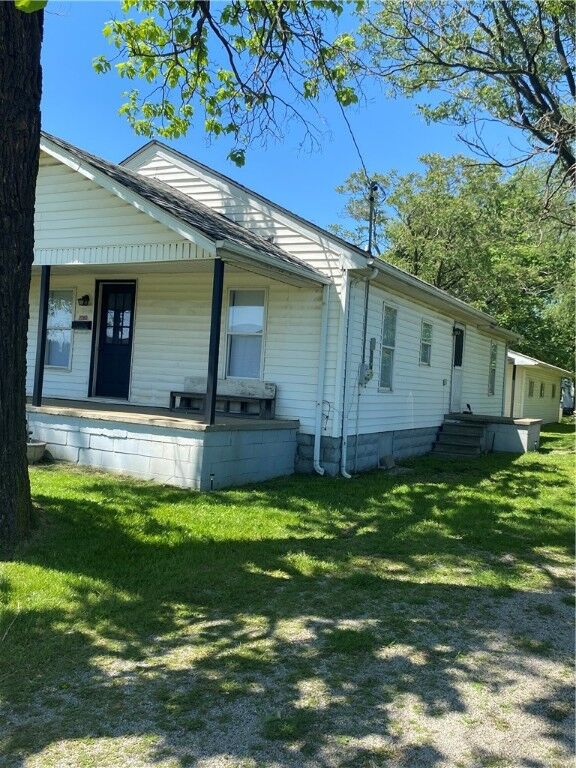 Property Photo:  2260 Locust Street  IL 62521 