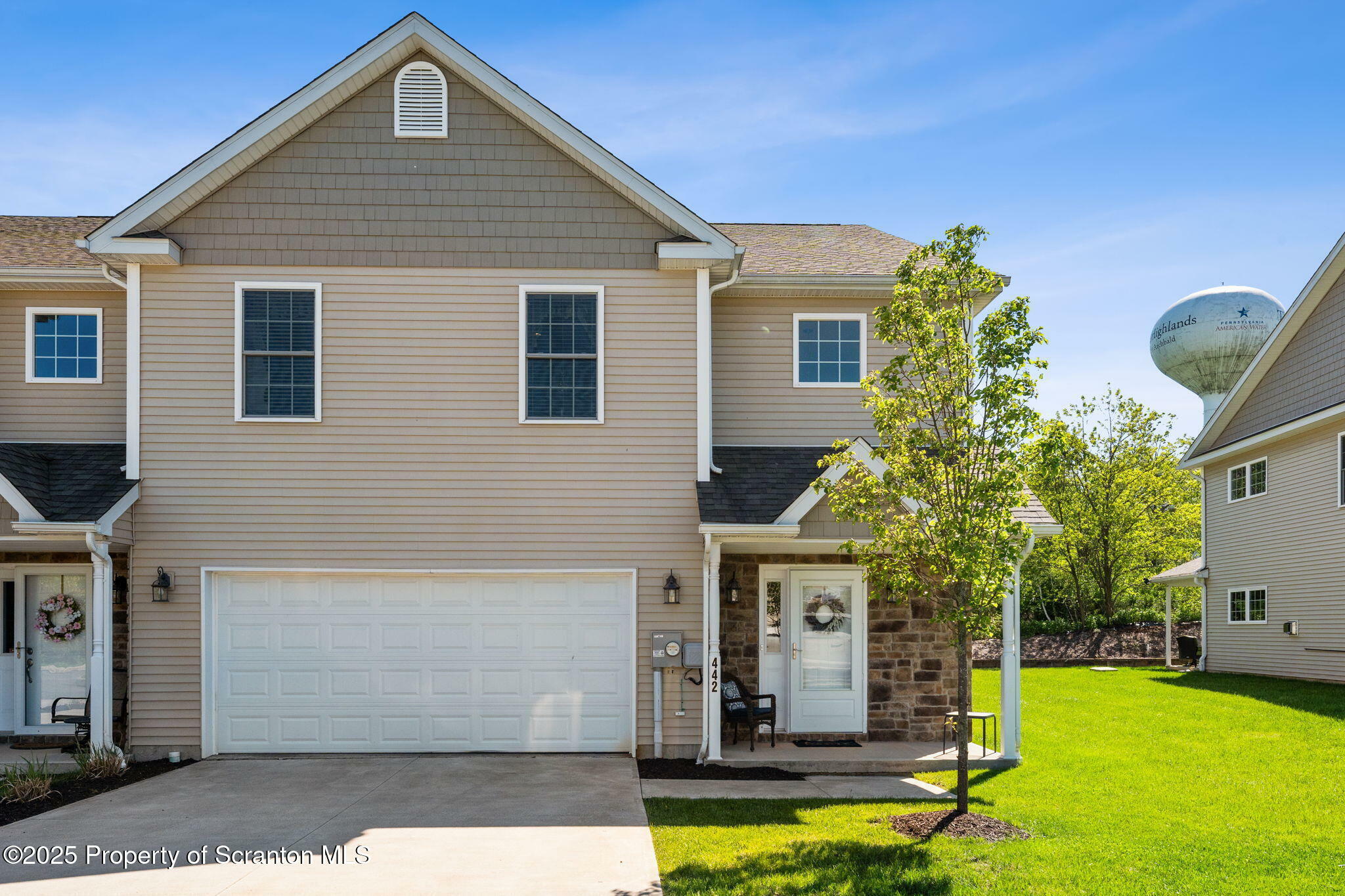Property Photo: 442 Shadow Wood Circle PA 18403