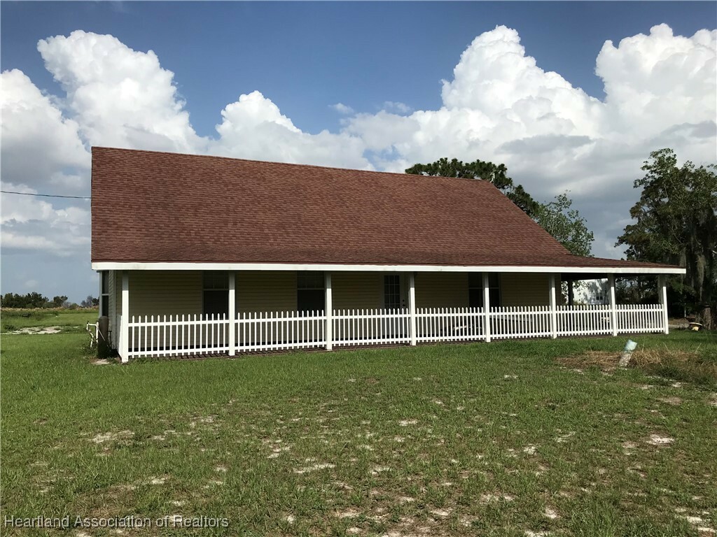 Property Photo: 200 Park Land Drive FL 33852