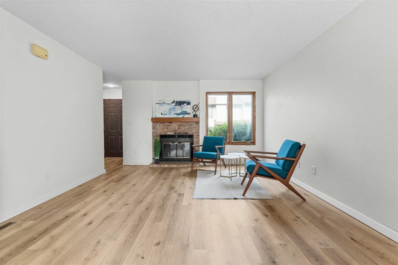 Property Photo: 1153 Cambria Ct IA 52246