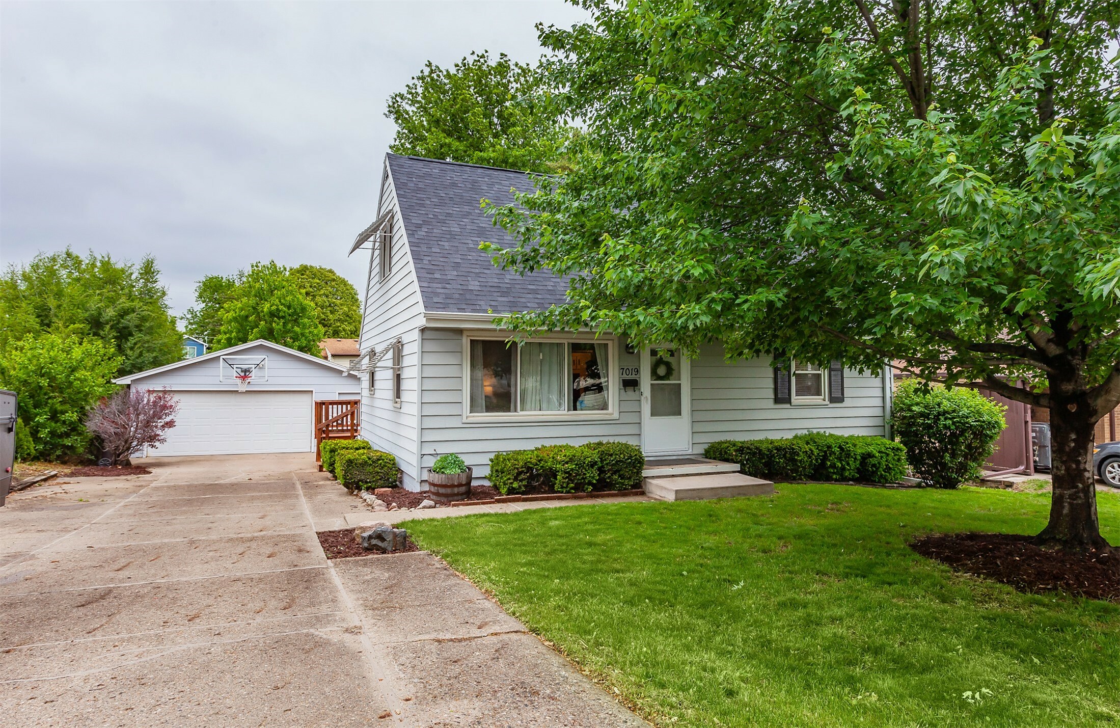 Property Photo: 7019 Maryland Drive IA 50322