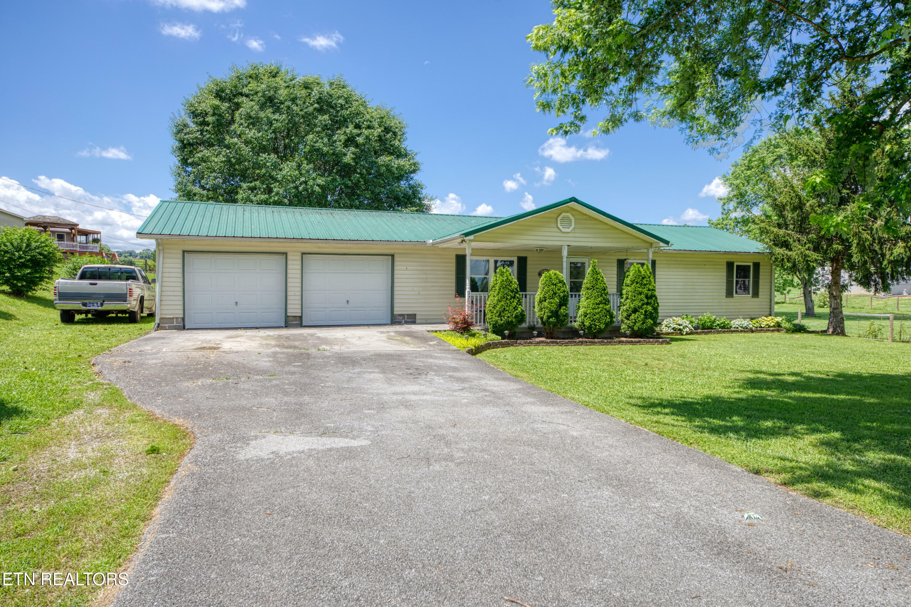 Property Photo: 1705 Sand Plant Rd TN 37876