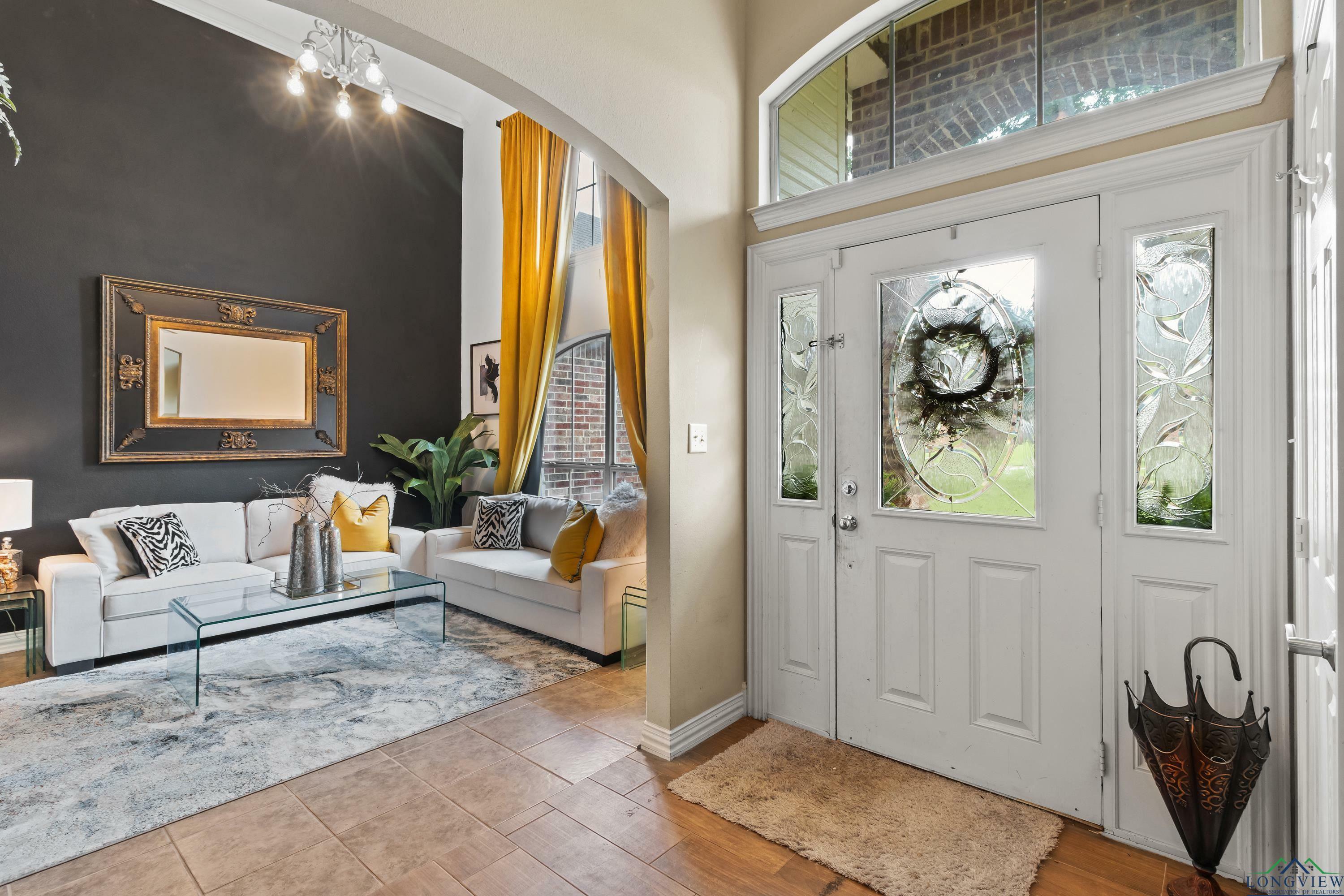Property Photo: 810 Crepe Myrtle TX 75604