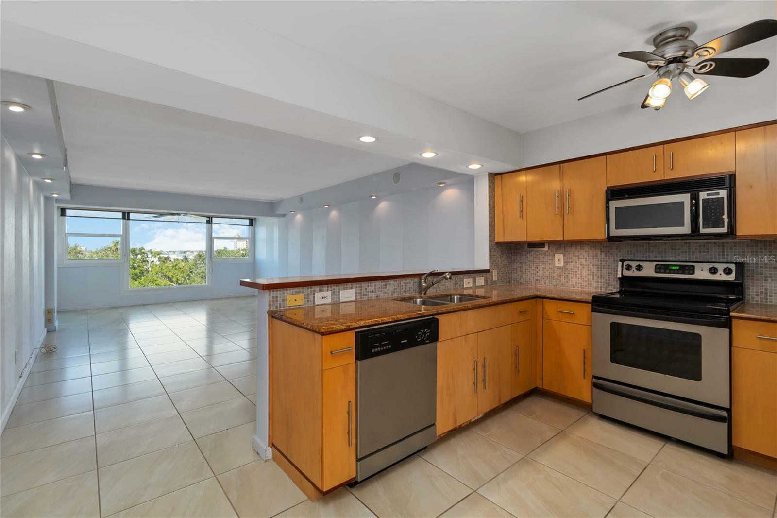 Property Photo: 33 S Gulfstream Avenue 502 FL 34236