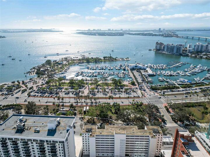 Property Photo: 33 S Gulfstream Avenue 502 FL 34236
