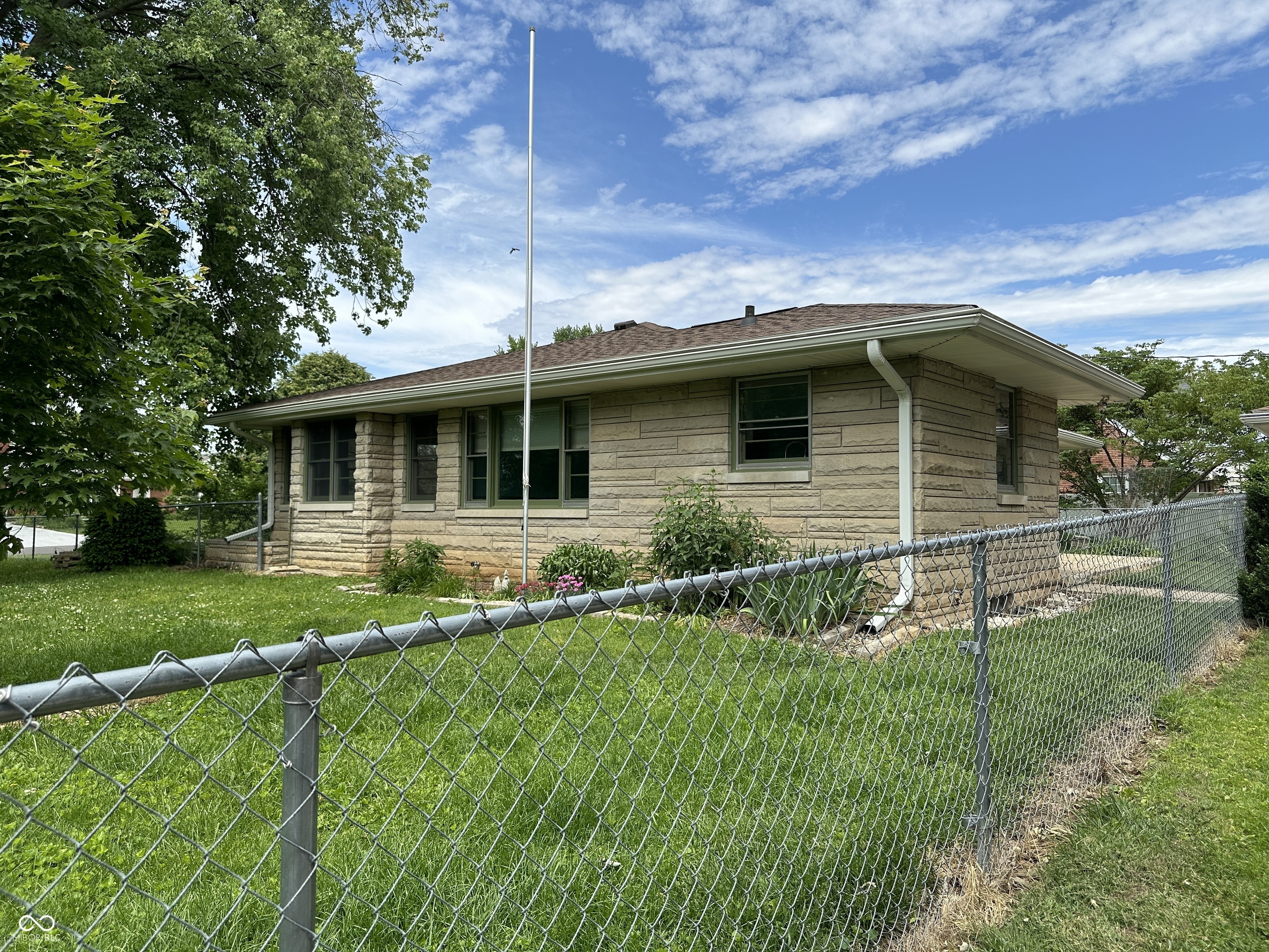 Property Photo: 3315 Hillcrest Drive IN 47203