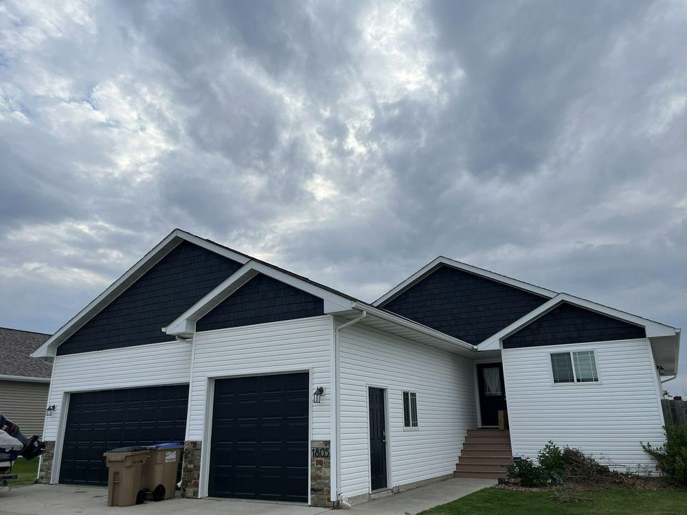 1805 28th St NW  Minot ND 58703 photo