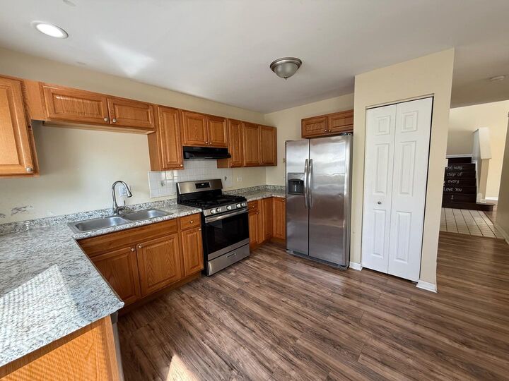 Property Photo:  2404 Lexington Lane  IL 60540 