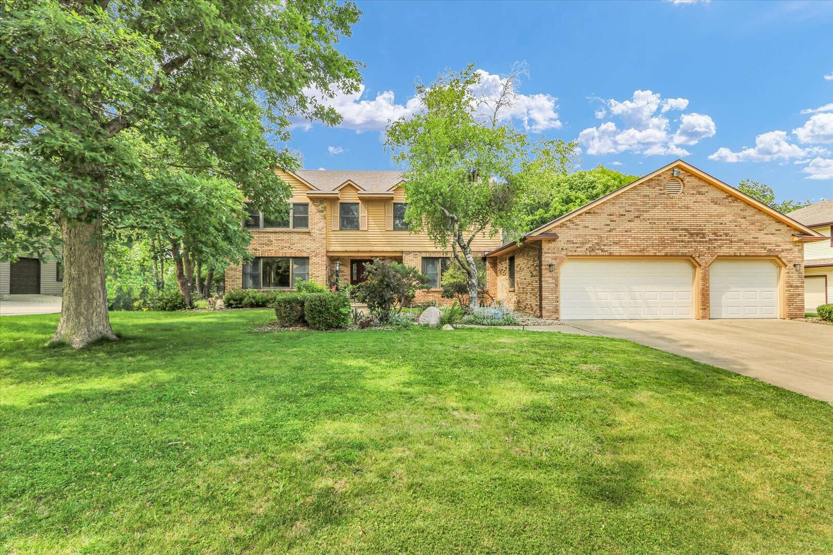 Property Photo:  4008 Pinecrest Drive  IL 61822 