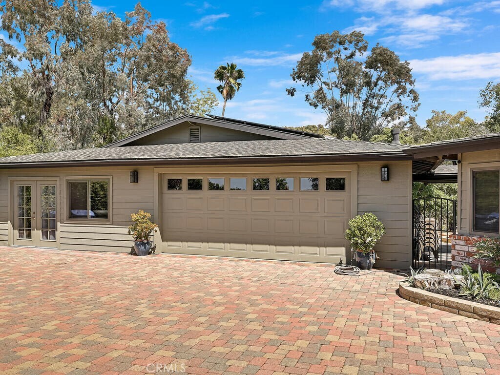 Property Photo: 2923 Canonita Drive CA 92028