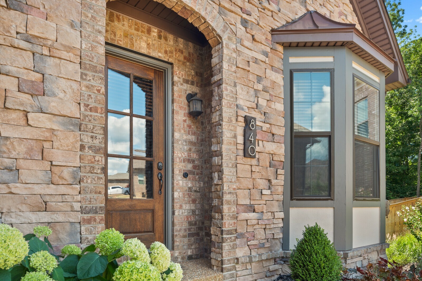 Property Photo: 840 Woodland Way TN 37209