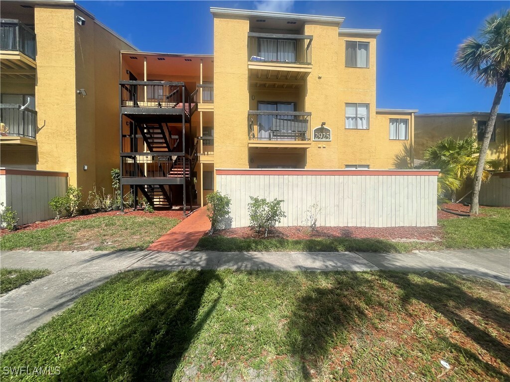 Property Photo:  2925 Winkler Avenue 906  FL 33916 