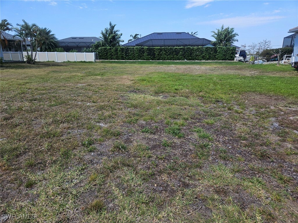 Property Photo: 420 SW 38th Place FL 33991