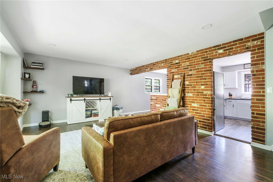 Property Photo: 33 N Hillside Road OH 44406