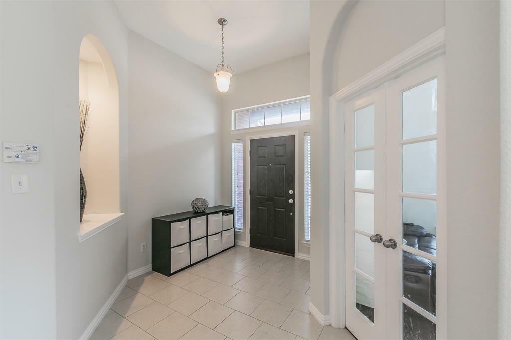 Property Photo: 941 Sequoia Way TX 76131