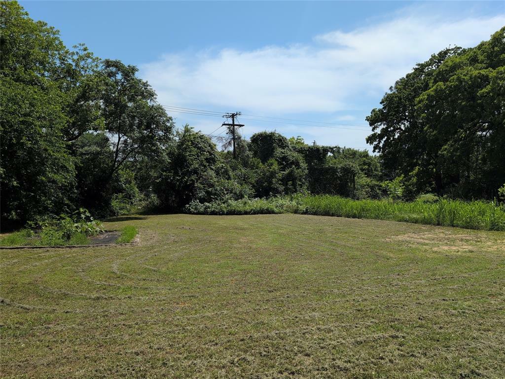 Property Photo:  212 E Ellen Avenue  TX 76053 