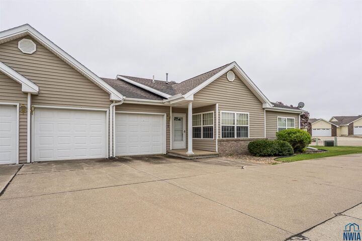 Property Photo: 790 Cedar View Dr 401 IA 51031