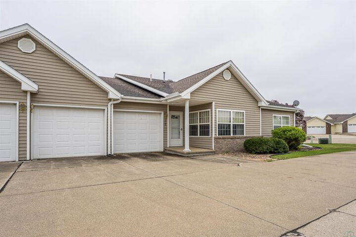 Property Photo: 790 Cedar View Dr 401 IA 51031