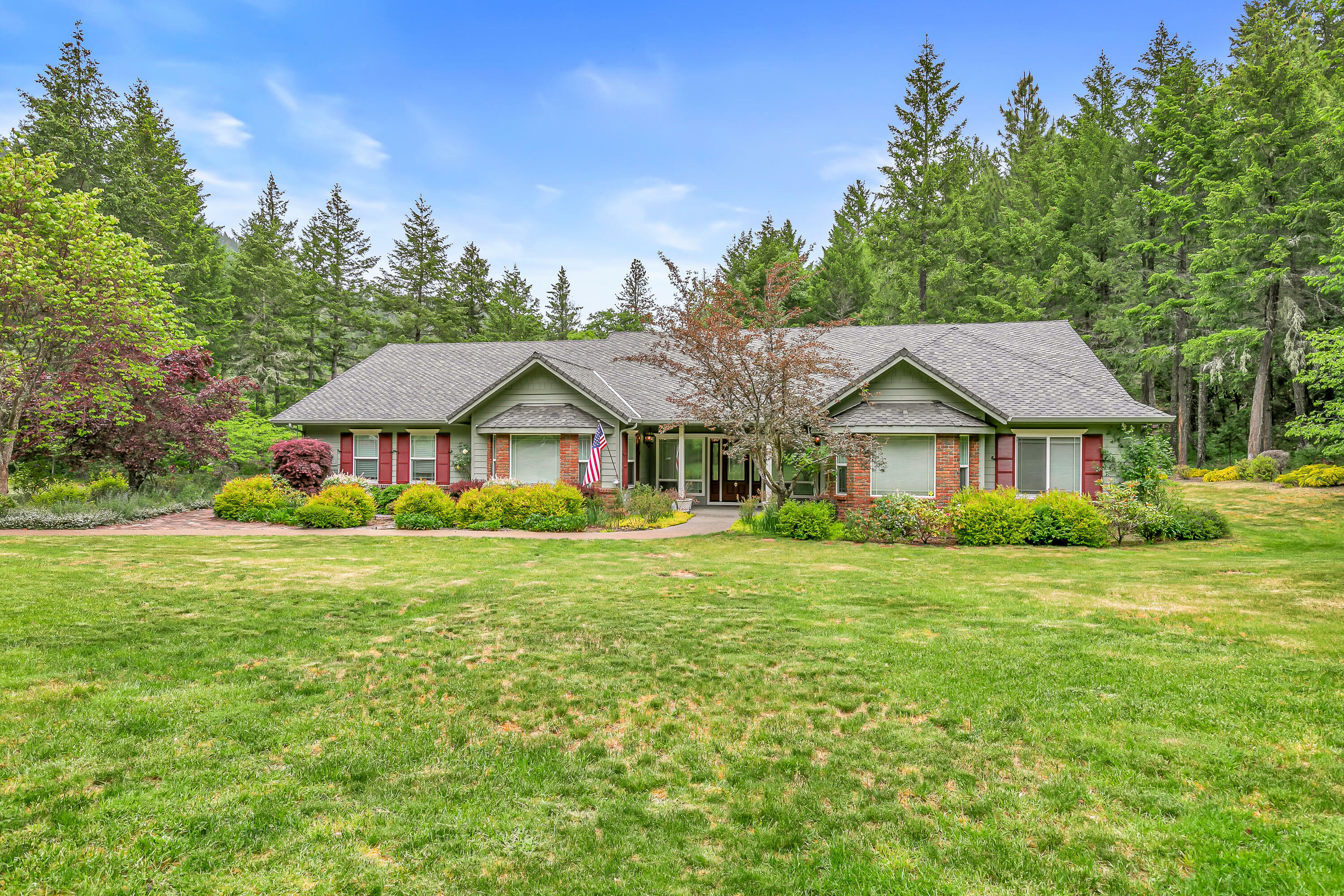 Property Photo: 198 Daleo Drive OR 97527