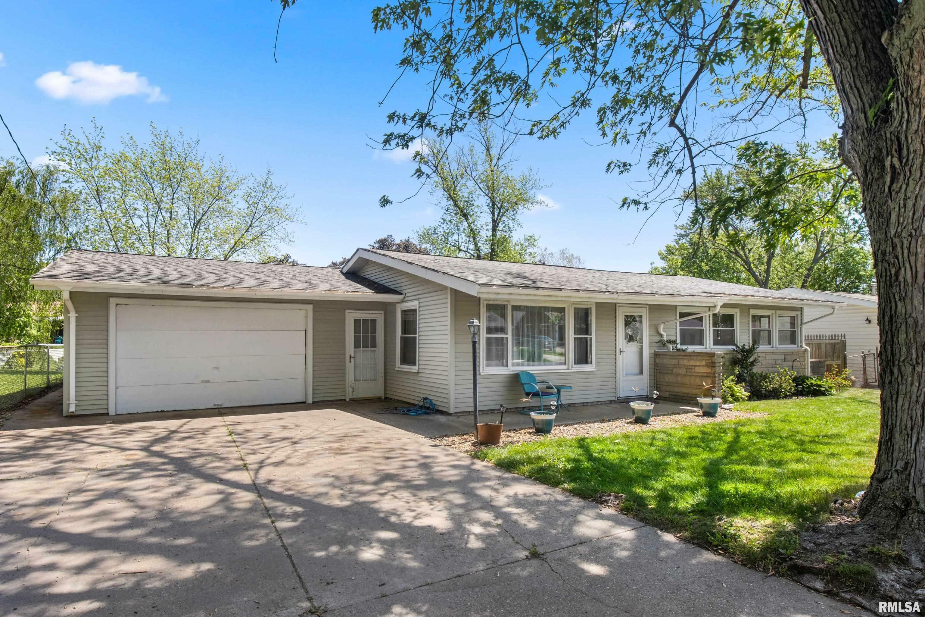 Property Photo: 110 Bess Street IL 61571