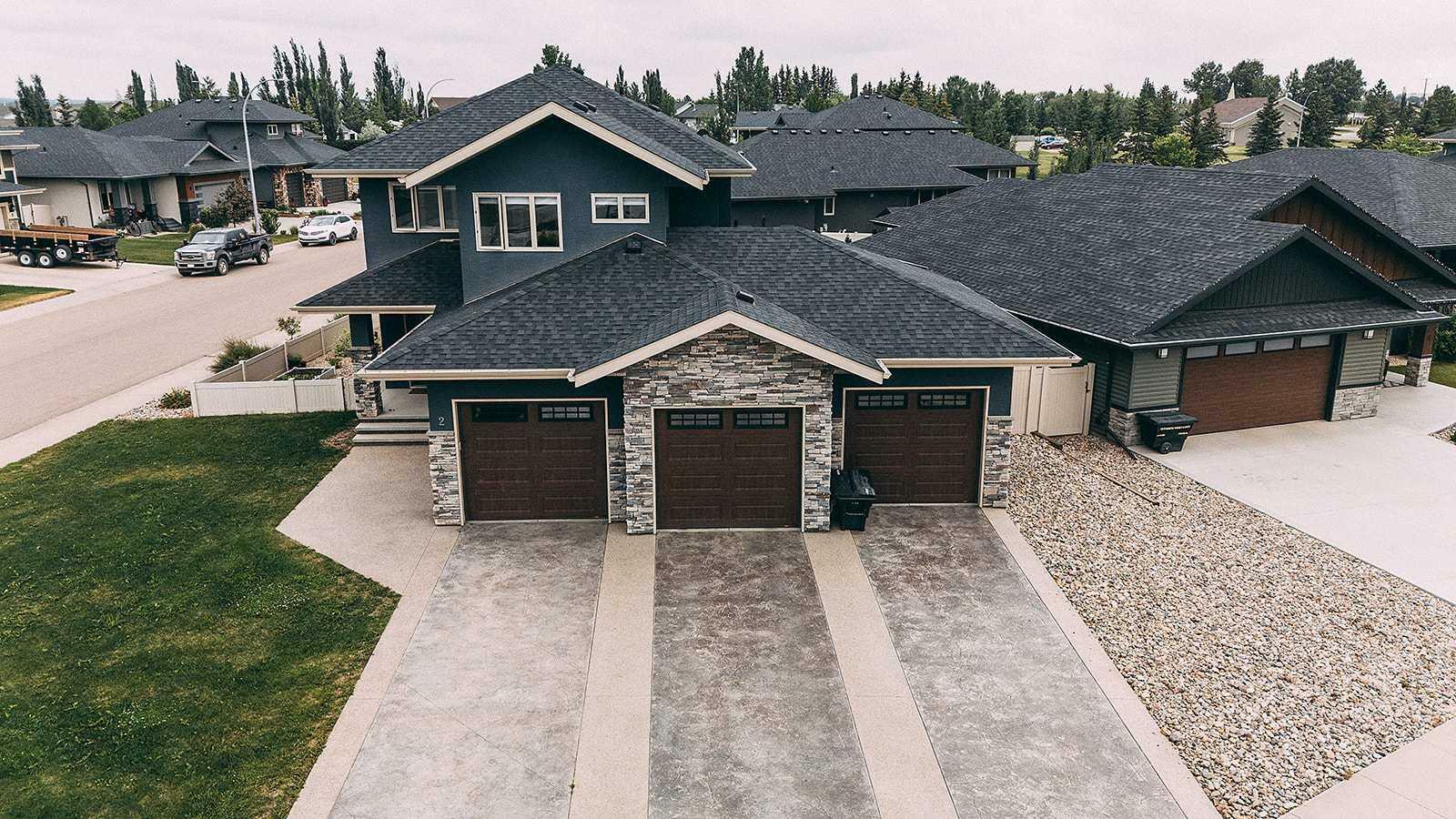 2 Meadow Close  Lacombe AB T4L 0J1 photo