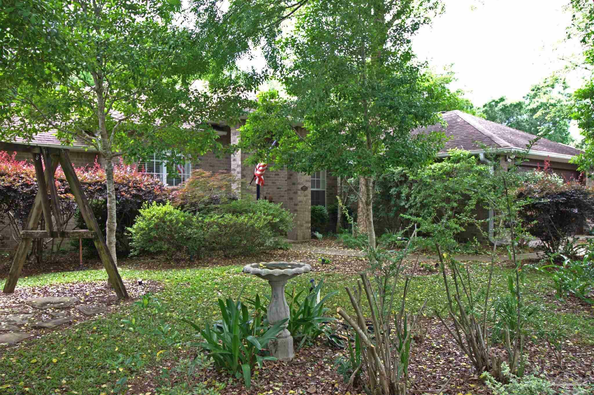 Property Photo: 5893 Chi Chi Cir FL 32570