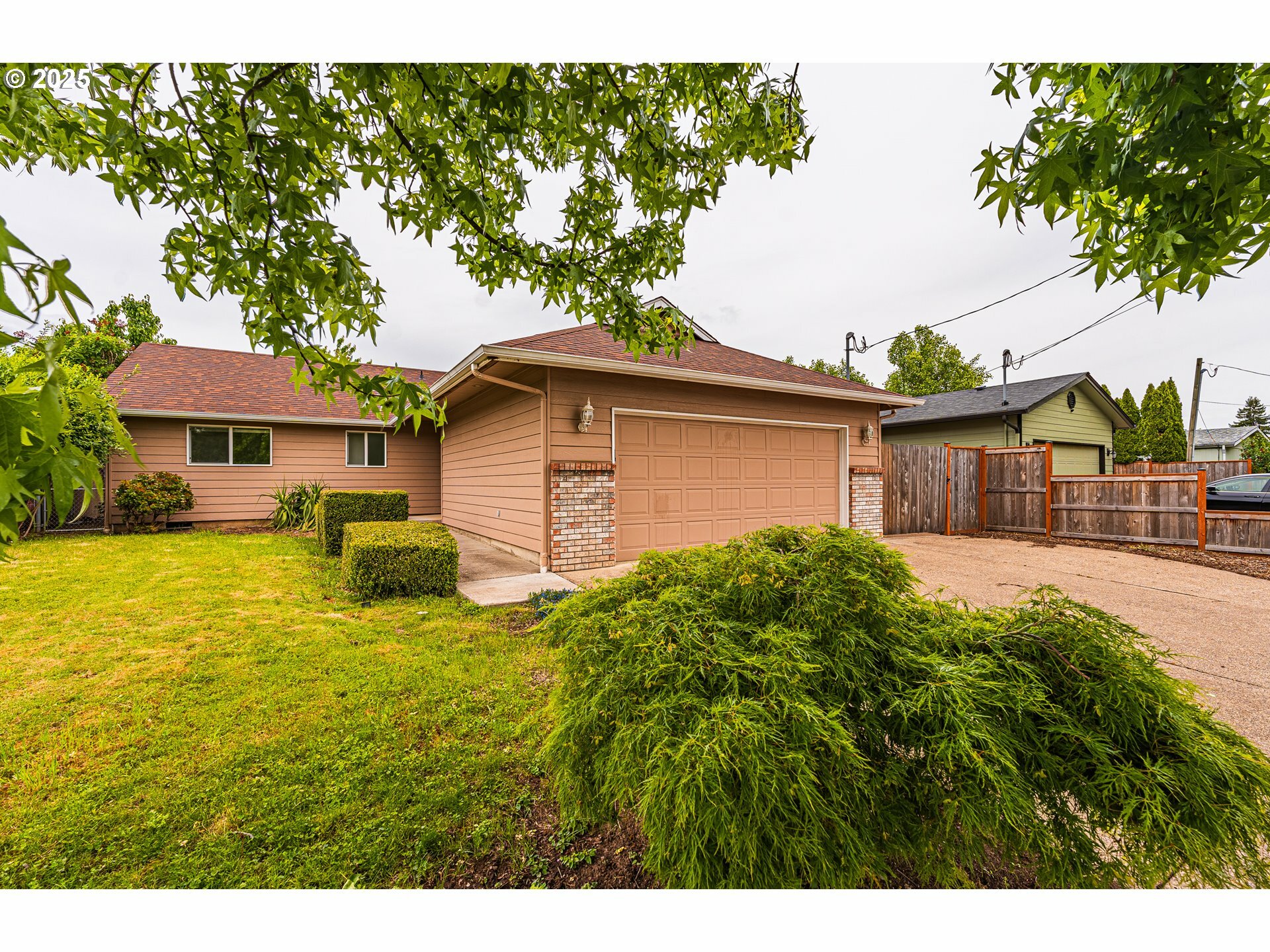 Property Photo: 5248 G St OR 97478