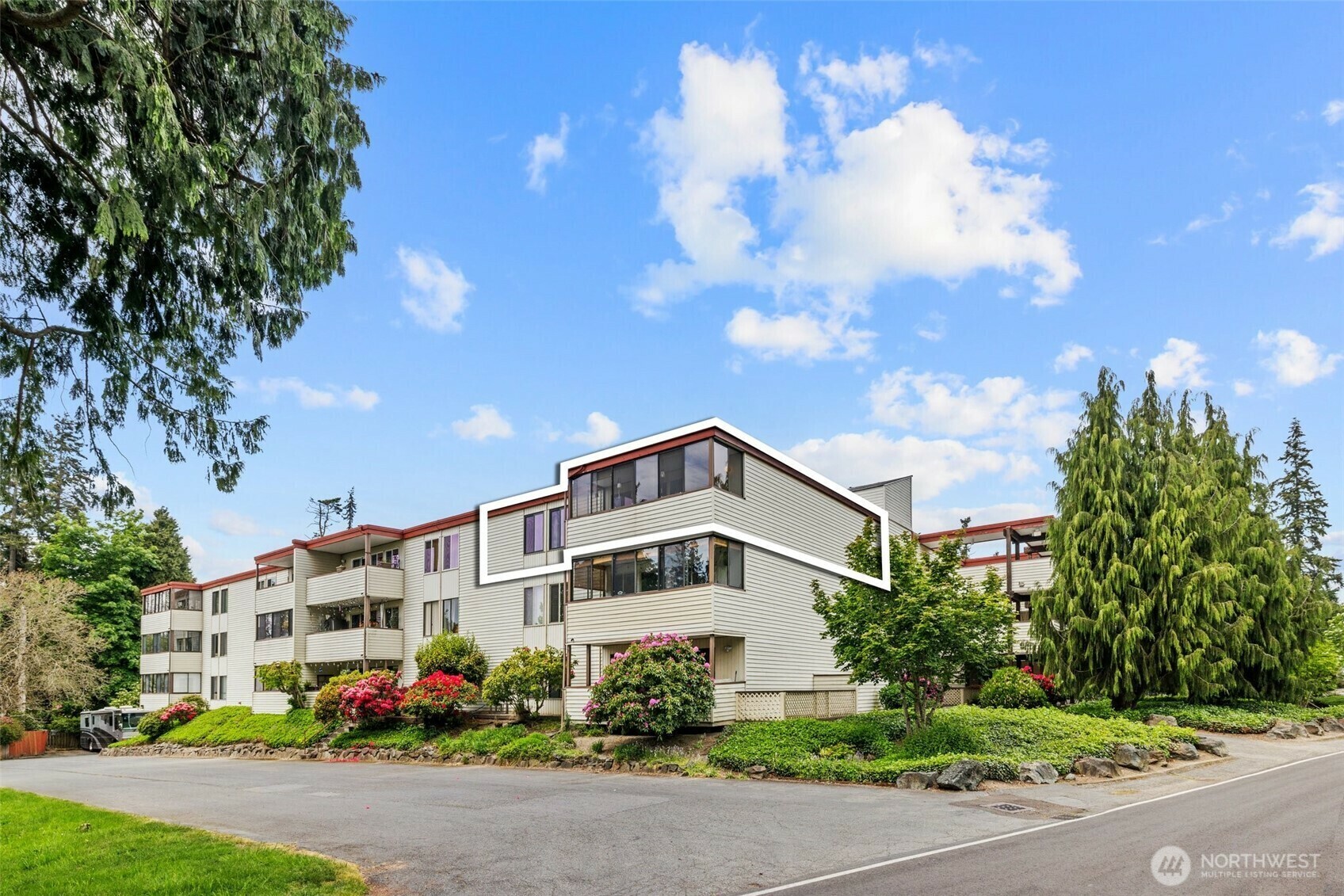 Property Photo: 8516 196th Street SW 311 WA 98026