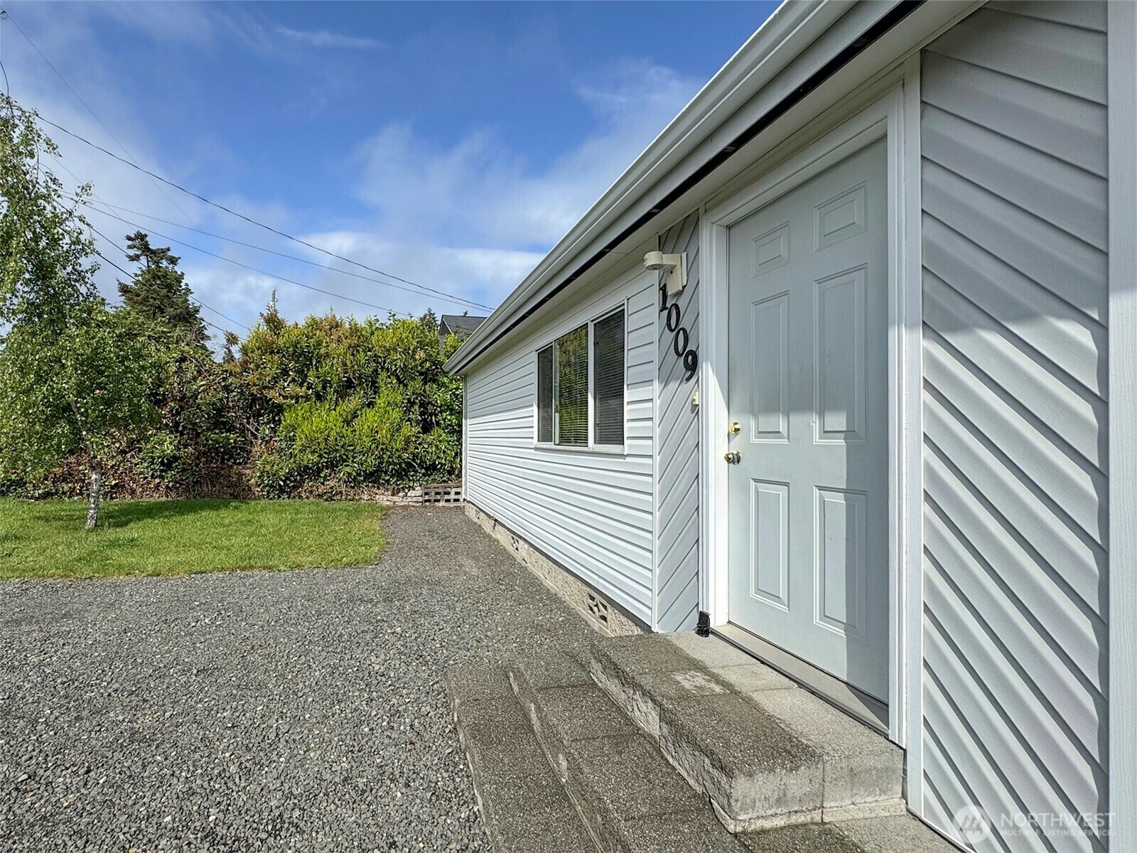 Property Photo: 1009 W Fountain Street WA 98363