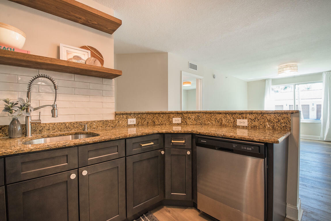 Property Photo: 101 Villa Circle FL 33435