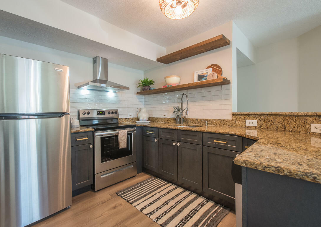 Property Photo: 101 Villa Circle FL 33435