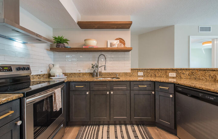 Property Photo: 101 Villa Circle FL 33435