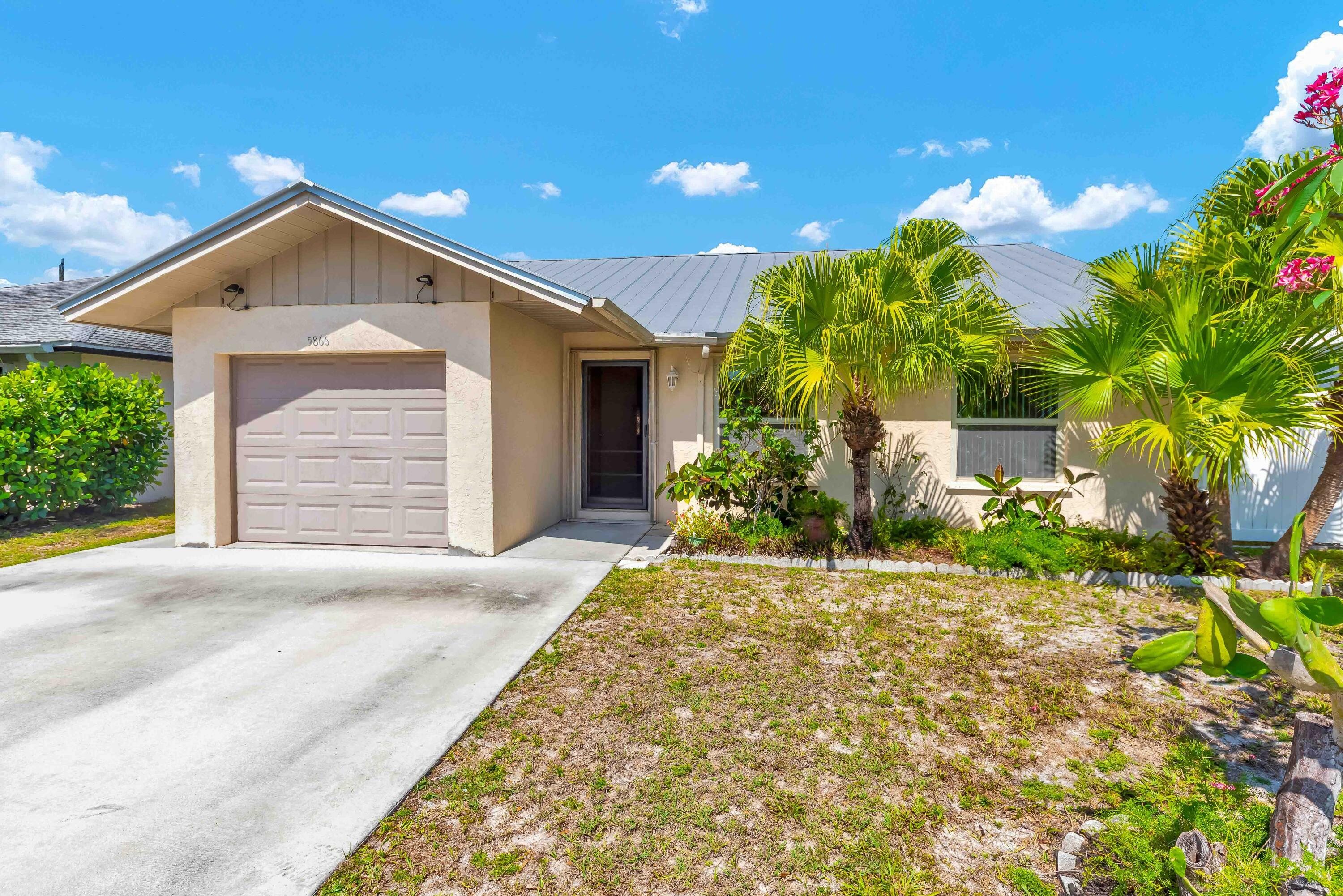 Property Photo: 5866 SE Wilsie Drive FL 34997