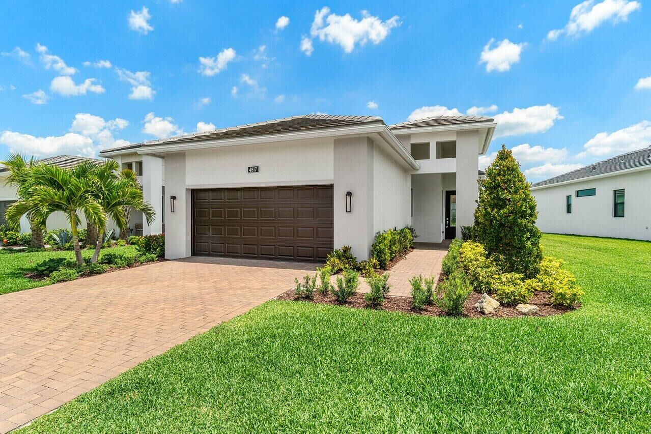 Property Photo: 4817 Saint Armands Way FL 33470