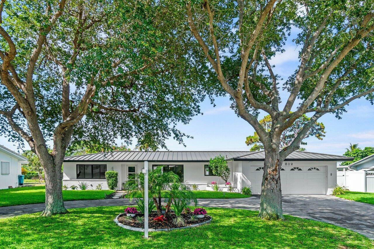 Property Photo: 812 Chapel Hill Boulevard FL 33435