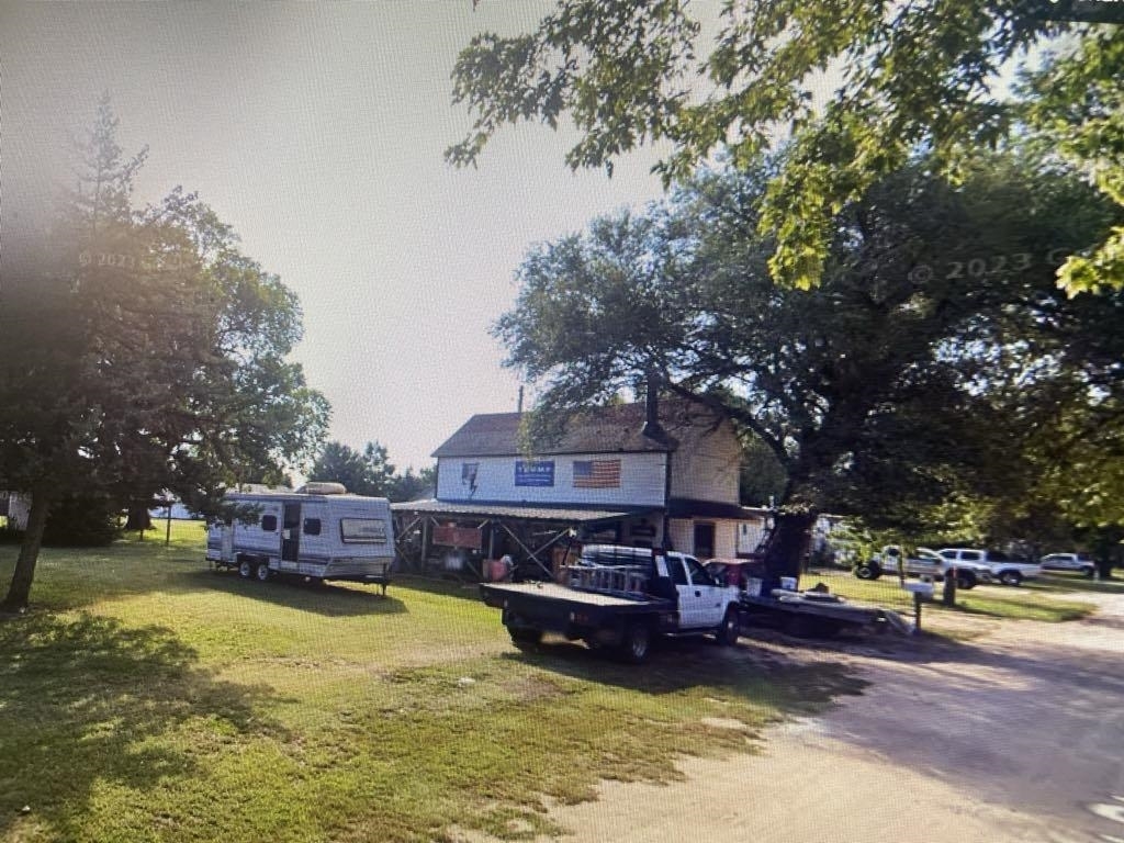 Property Photo: 805 Walnut St KS 67058