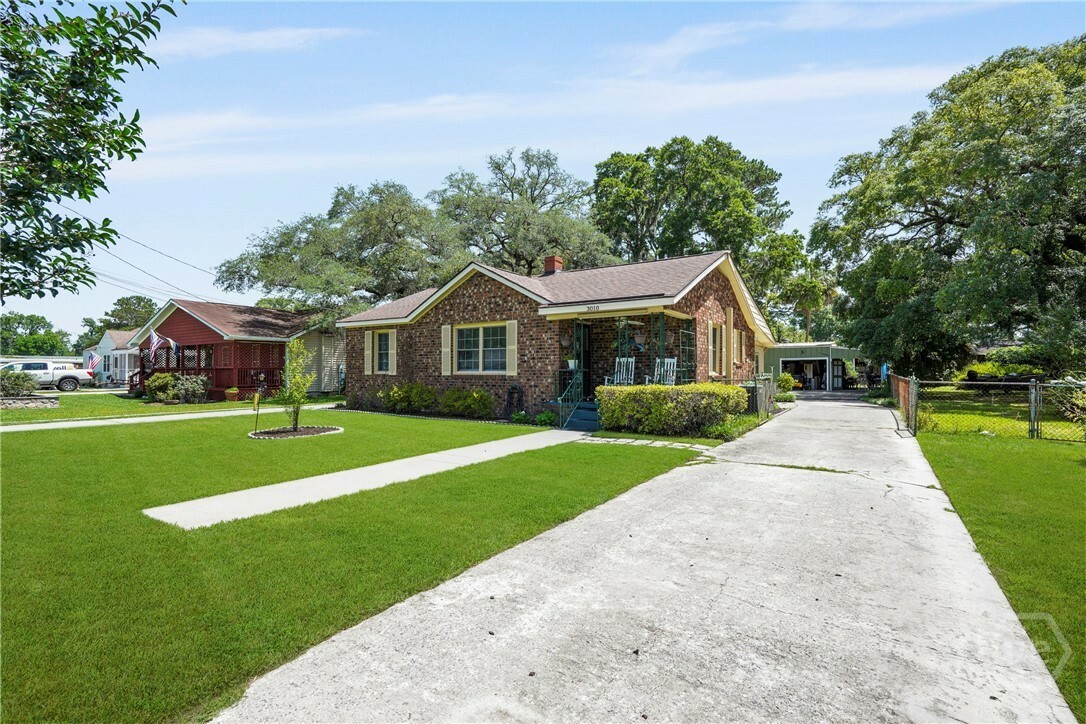 Property Photo: 3010 Leonard Street GA 31404