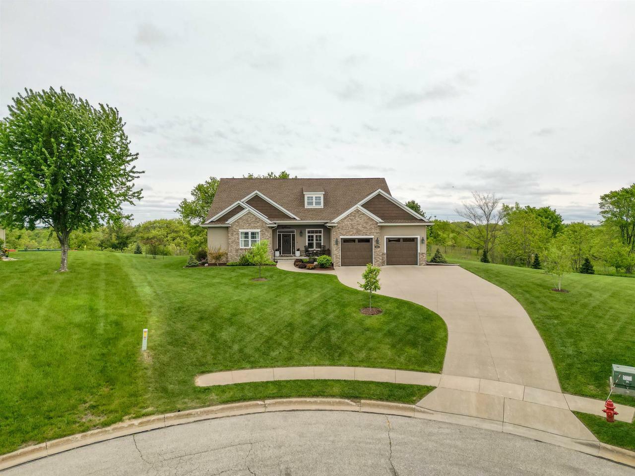 Property Photo: 515 Fieldstone Court WI 54660