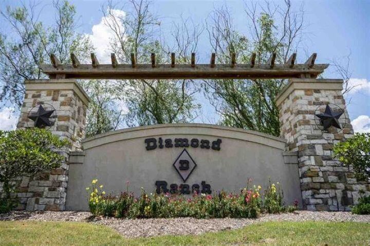 3260 S Pine Island Levee Rd  Beaumont TX 77713 photo