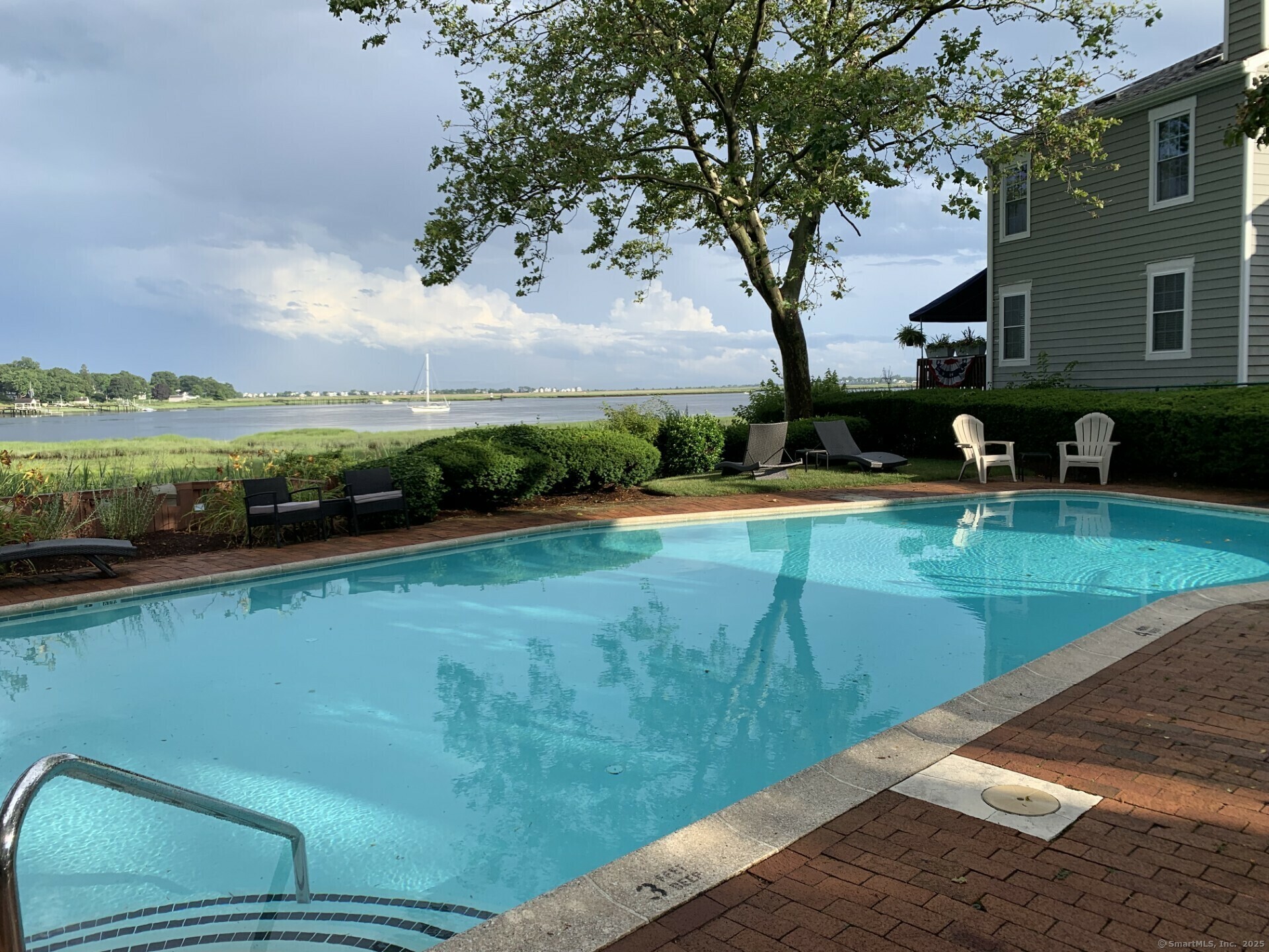 Property Photo: 62 Ferry Court 62 CT 06615