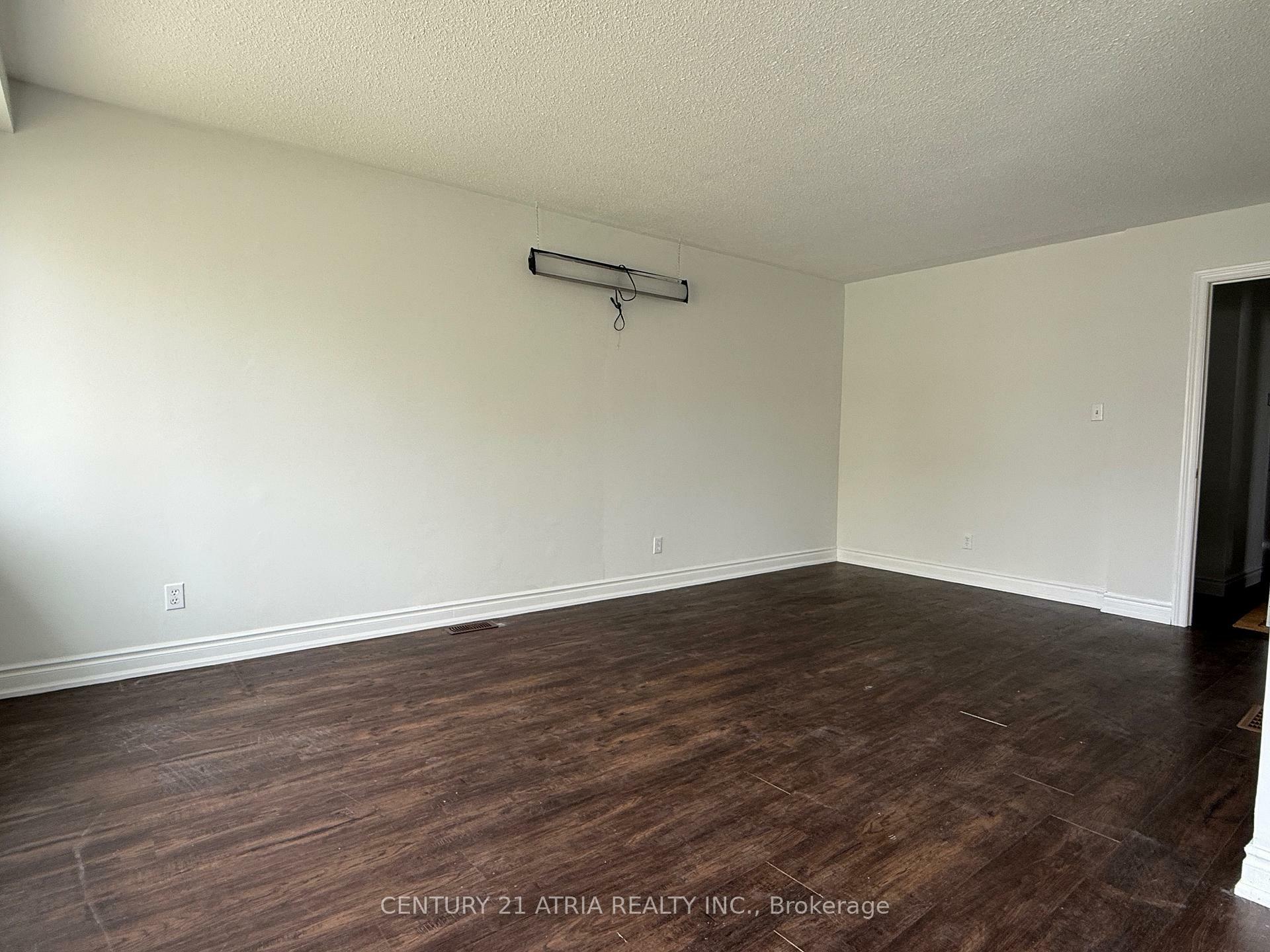 Property Photo: 1212 Somerville Street ON L1G 4K8