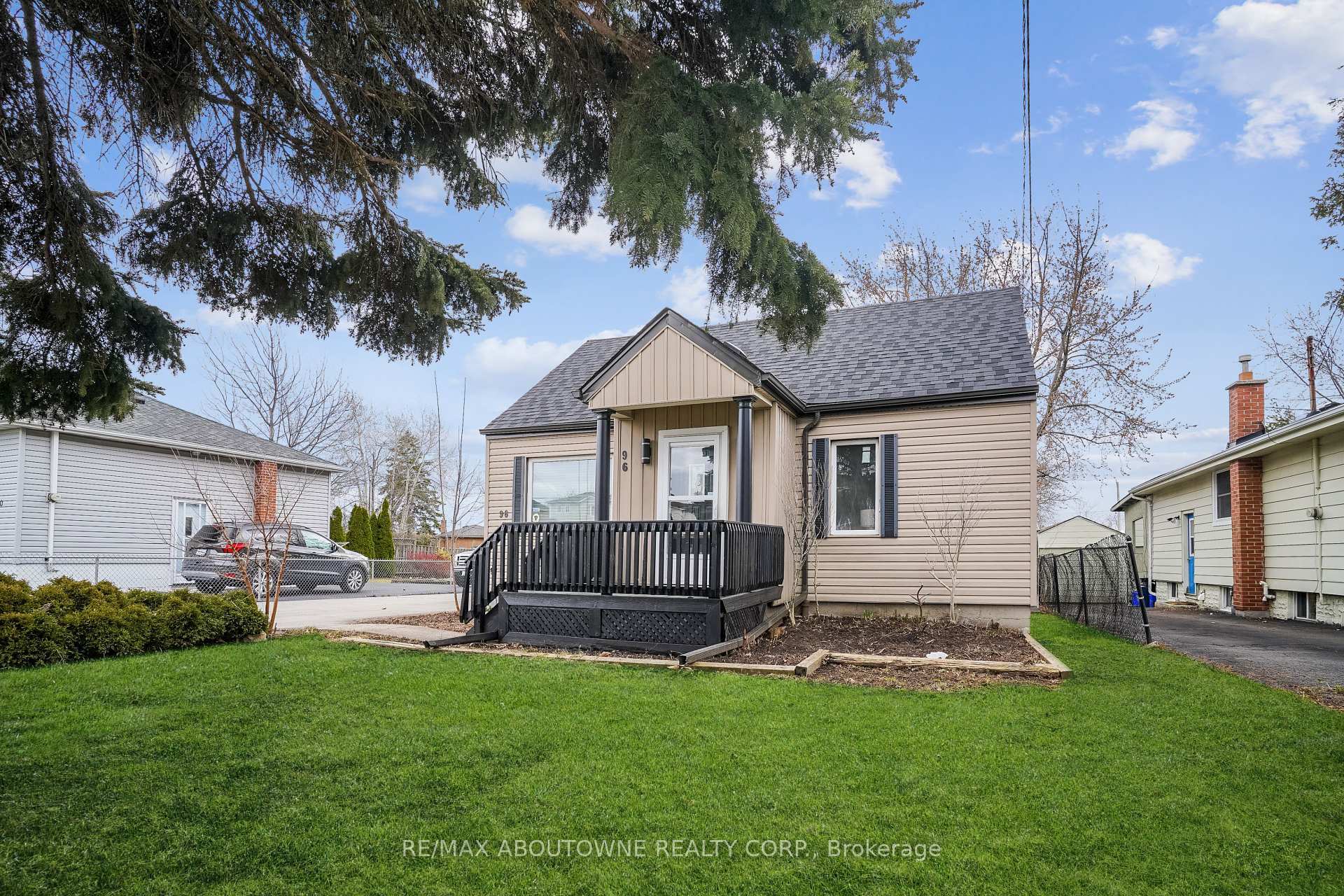 Property Photo: 96 Mohawk Road E ON L9A 2G9