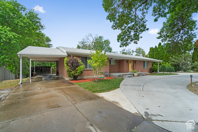 Property Photo: 4936 S Holladay Blvd S UT 84117
