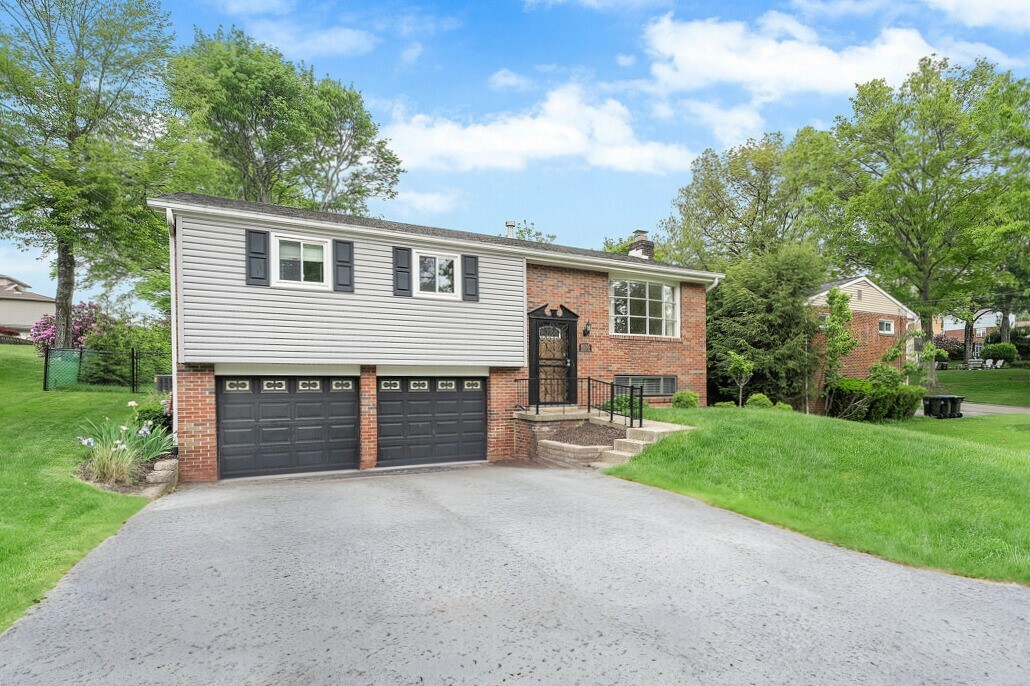 Property Photo: 8555 Roosevelt Boulevard PA 15237