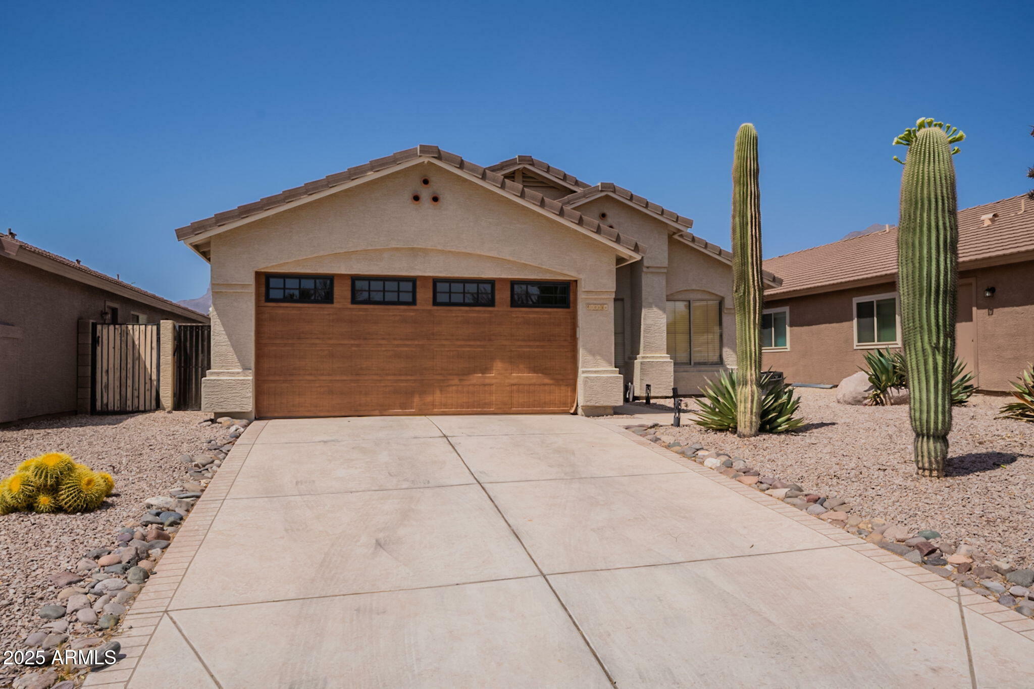 Property Photo: 10346 E Desert Dawn Drive AZ 85118