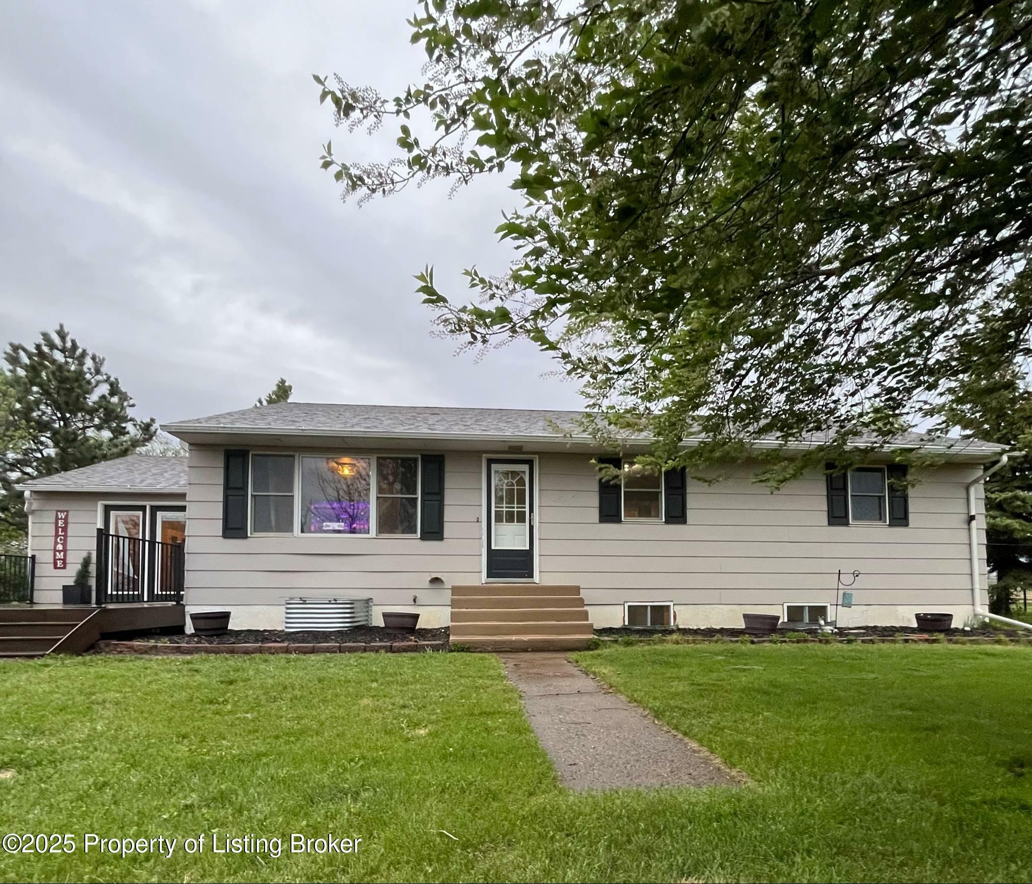 208 1 1/2 Street NW  Hettinger ND 58639 photo