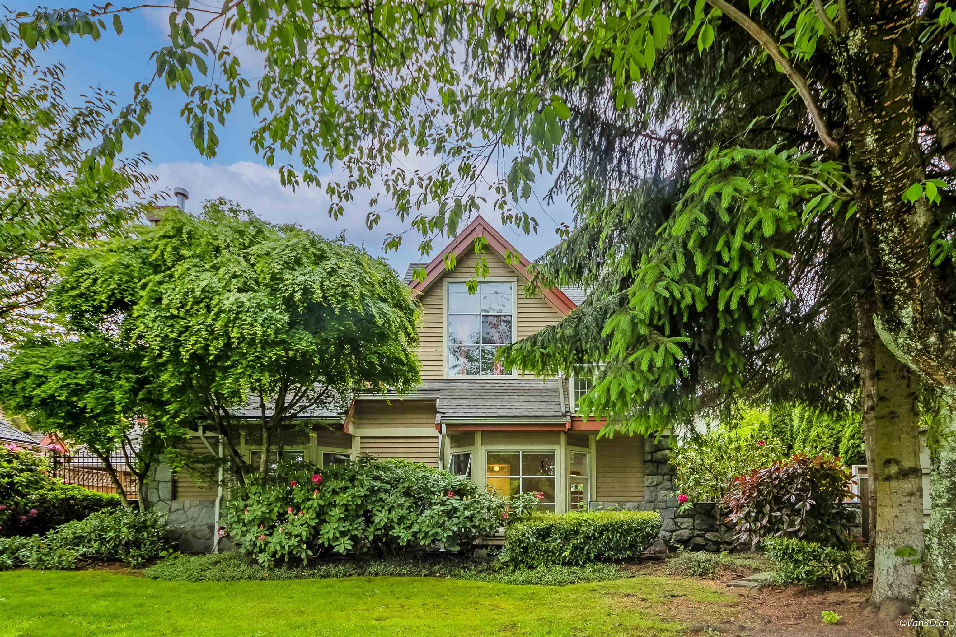 Property Photo: 5400 Patterson Avenue 11 BC V5H 2M5