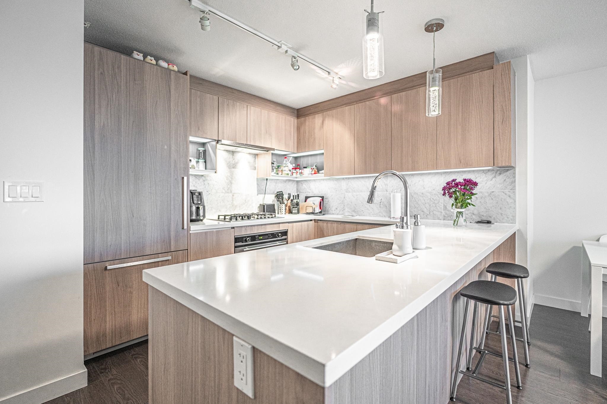 Property Photo: 13696 100 Avenue 806 BC V3T 0L5