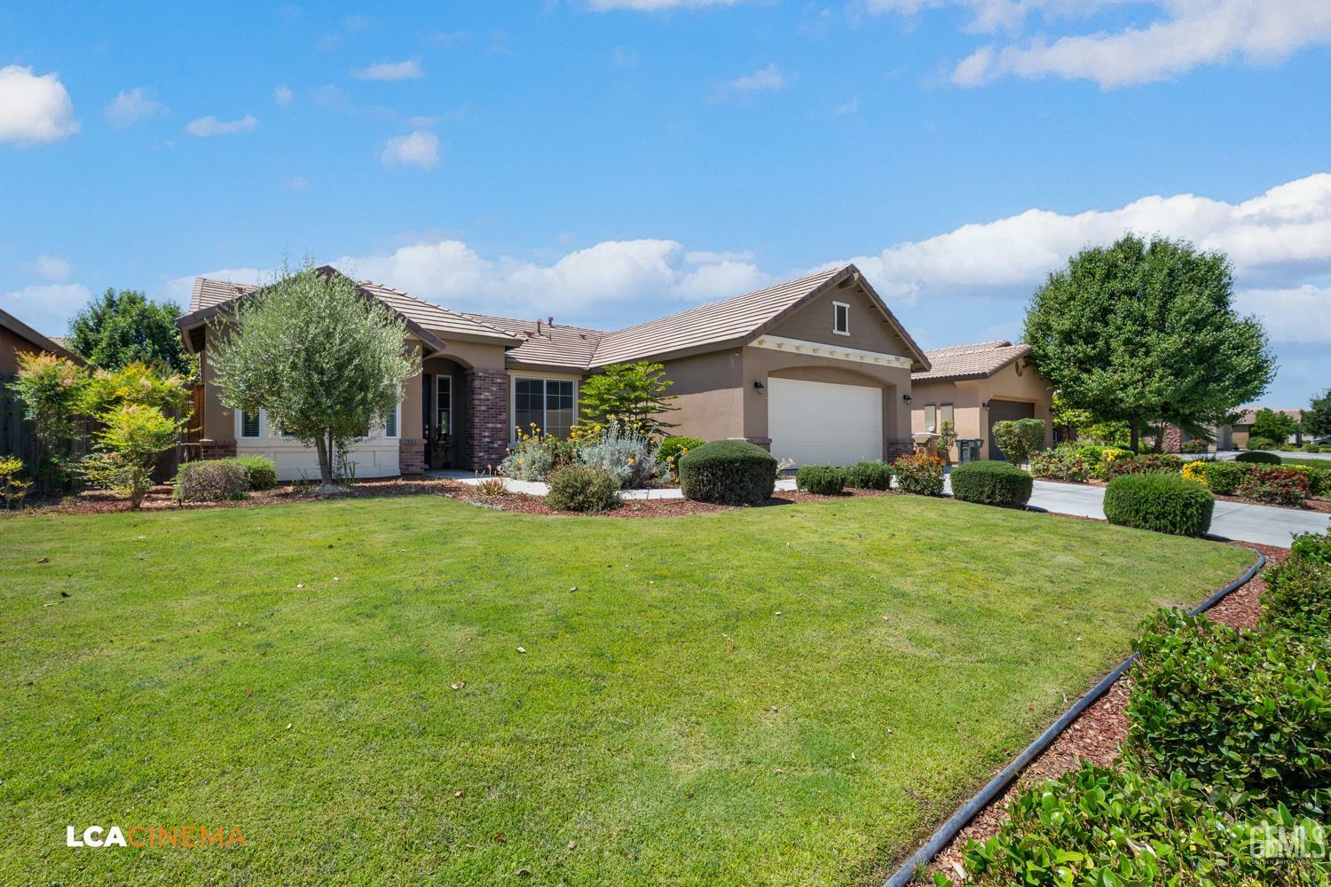 Property Photo:  9005 Ribston Avenue  CA 93312 